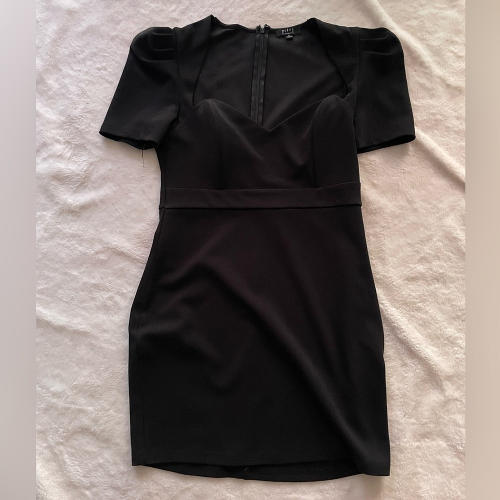 Elegant Black Short Sleeve Plunging Necklinr Dress